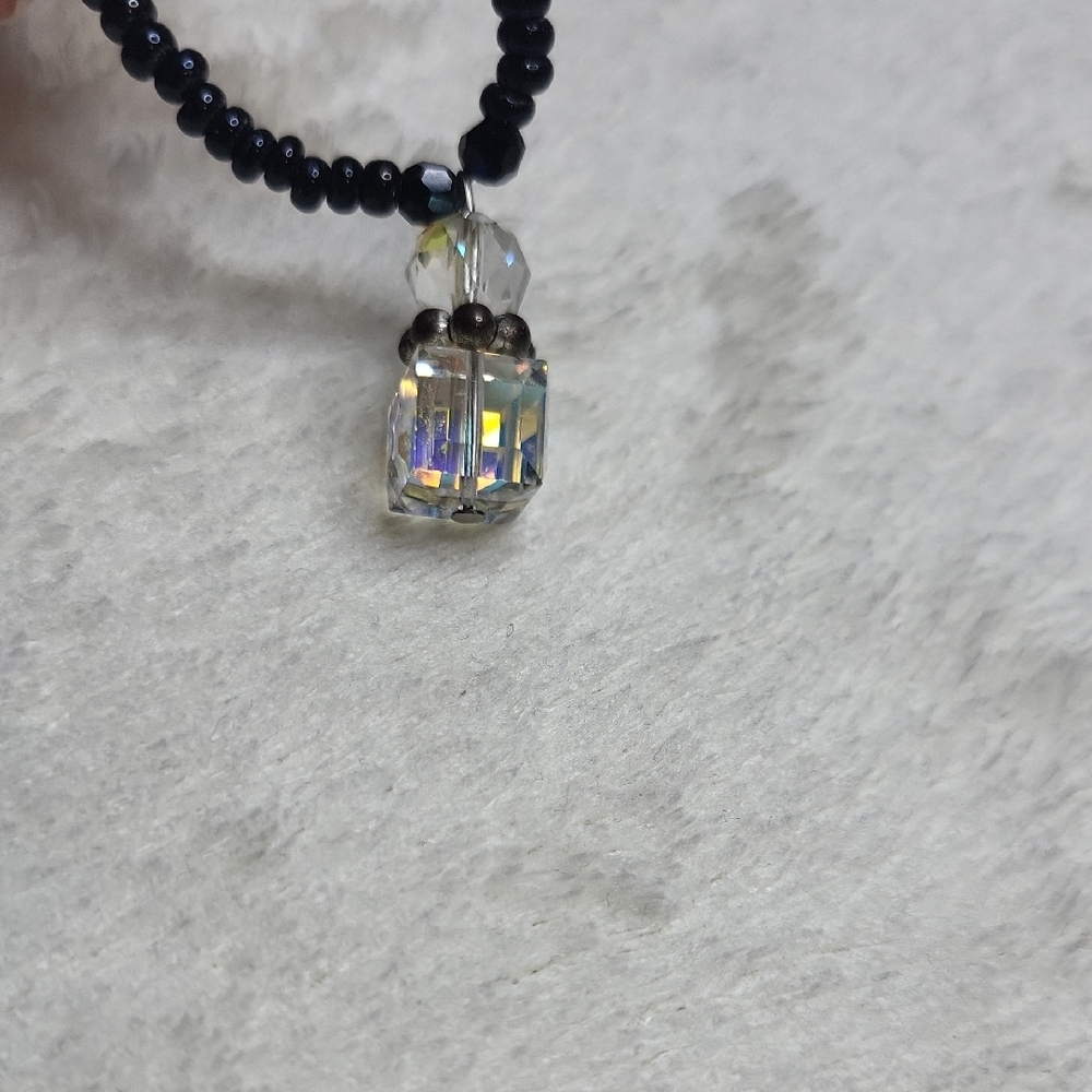 Jewlry | Crystal Necklace with Iridescent Pendant |J2 - Picture 4 of 8